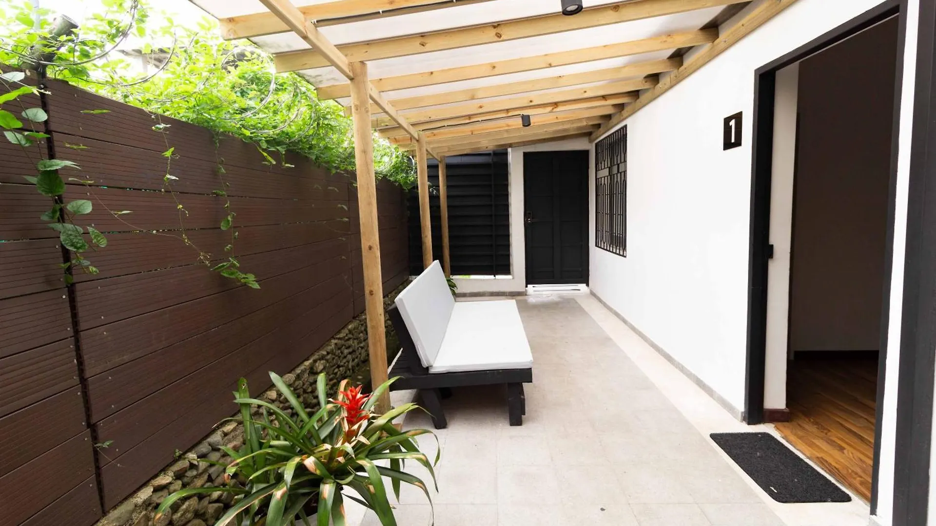 Apartment Alojamiento Que Permite Mascota En Medellin A103 By Roots Rentals