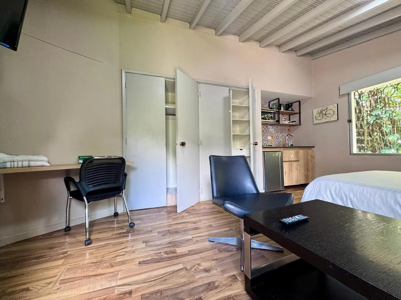 Apartment Alojamiento Que Permite Mascota En Medellin A103 By Roots Rentals Colombia